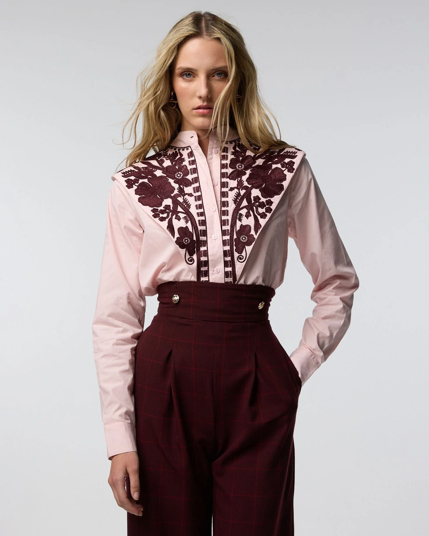 CAMISA MANI BORDADA ROSA - Image 9