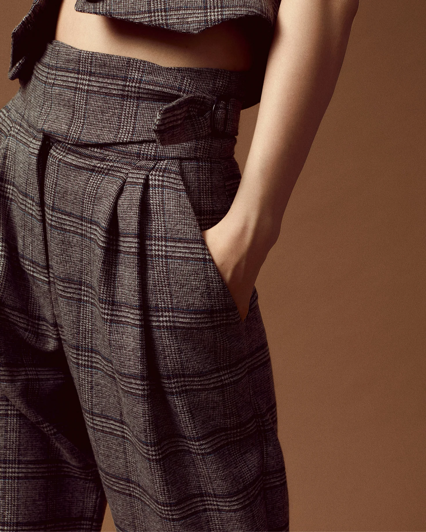 PANTALÓN CAMILA TARTÁN GRIS - Image 3